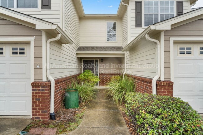 Photo - 747 Majestic Dr