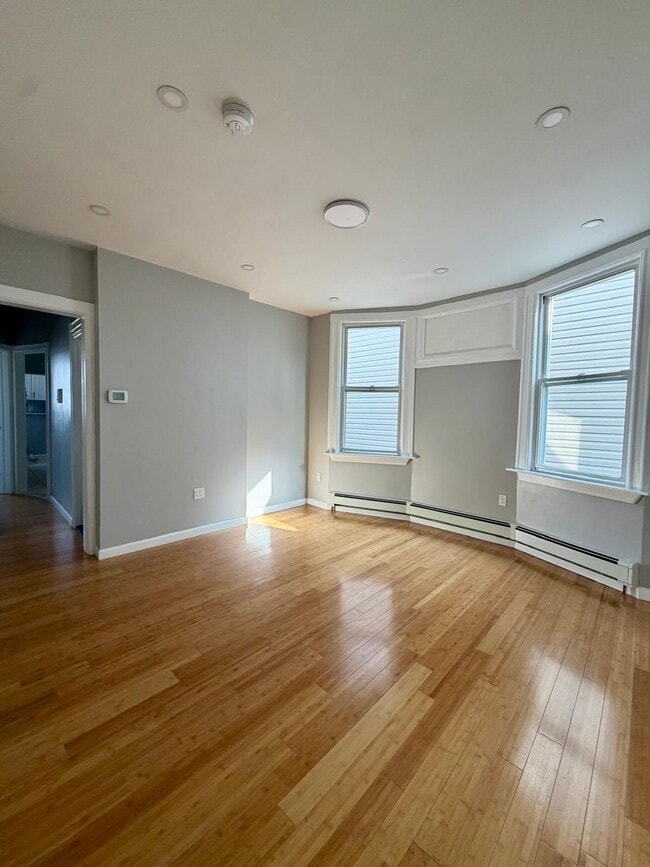 Photo - 156 Clerk St