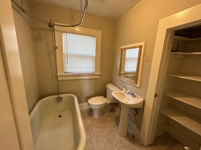 Photo - 2512 E 11th Pl