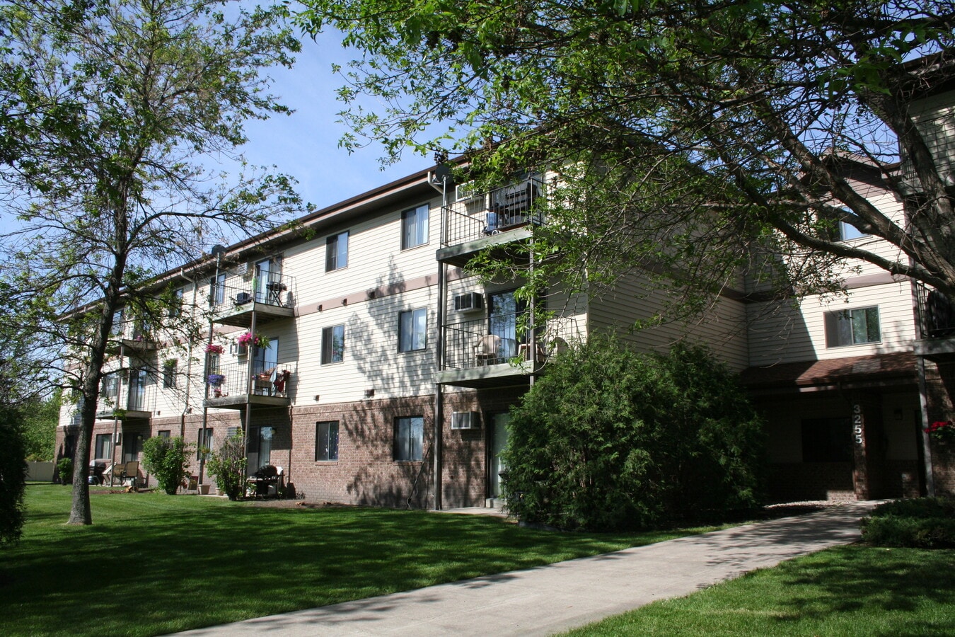 Photo - Cedars Apartments