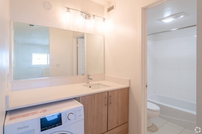 Avia Lofts at Maple Road