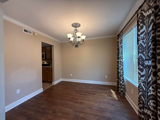 Photo - 405 S Village Cir