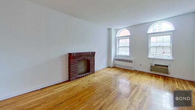 Building Photo - 402 E 83rd St Unit 1A Rental
