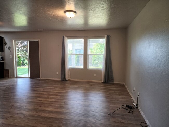 Photo - Beautiful 3 bedroom, 2.5 bathroom home with loft in West Boise. Great floor plan that has everyt...