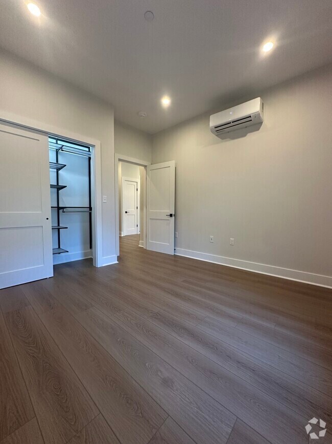Building Photo - 12 Newton St Rental