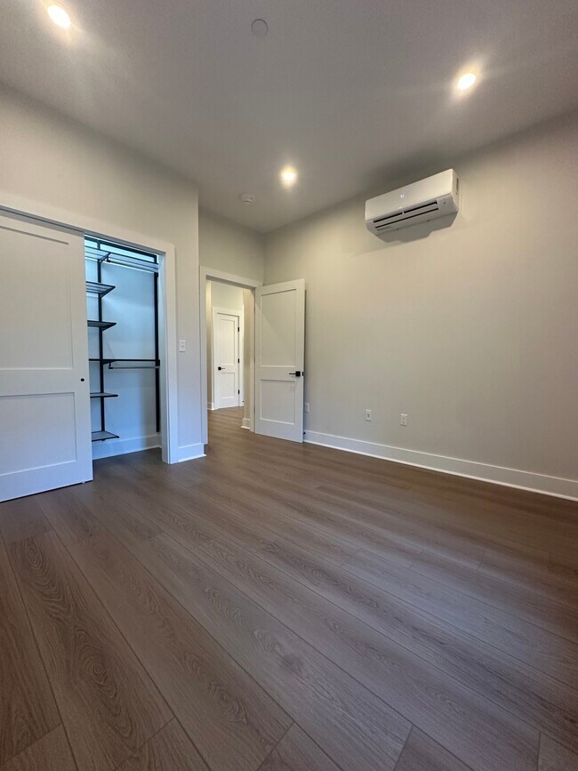 Photo - 12 Newton St Apartments