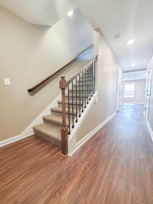 Photo - Two Bedroom with Garage on Exit 11!