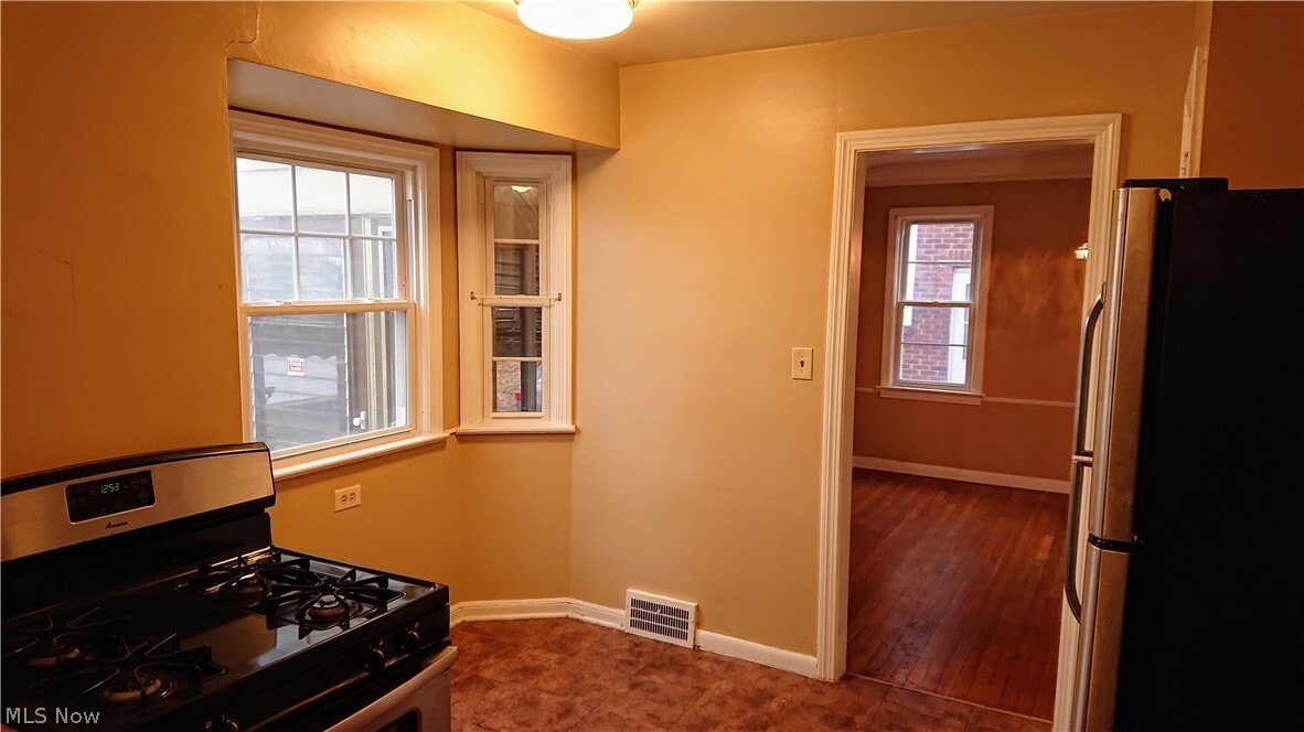 Photo - 1158 Castleton Rd