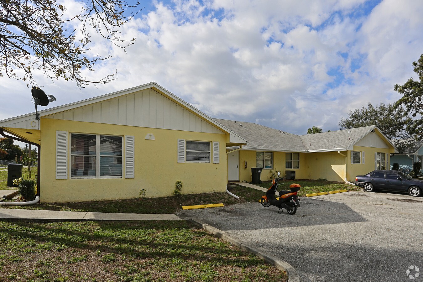 Photo - Fall Ridge of Delray Apartments