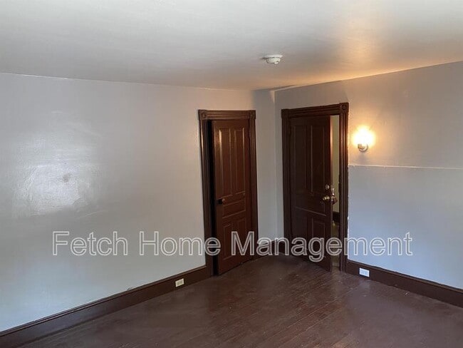 Photo - 722 E King St