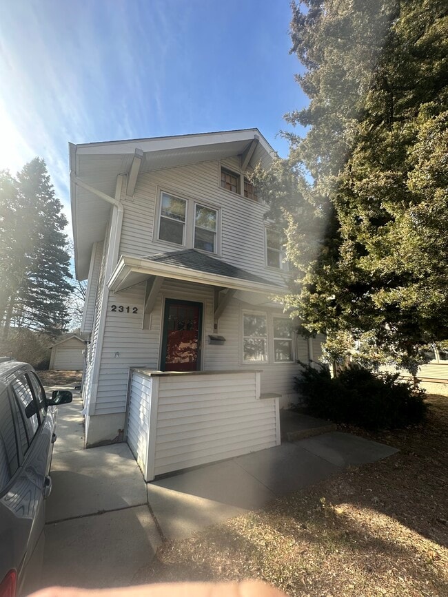 Photo - 2312 Knapp St