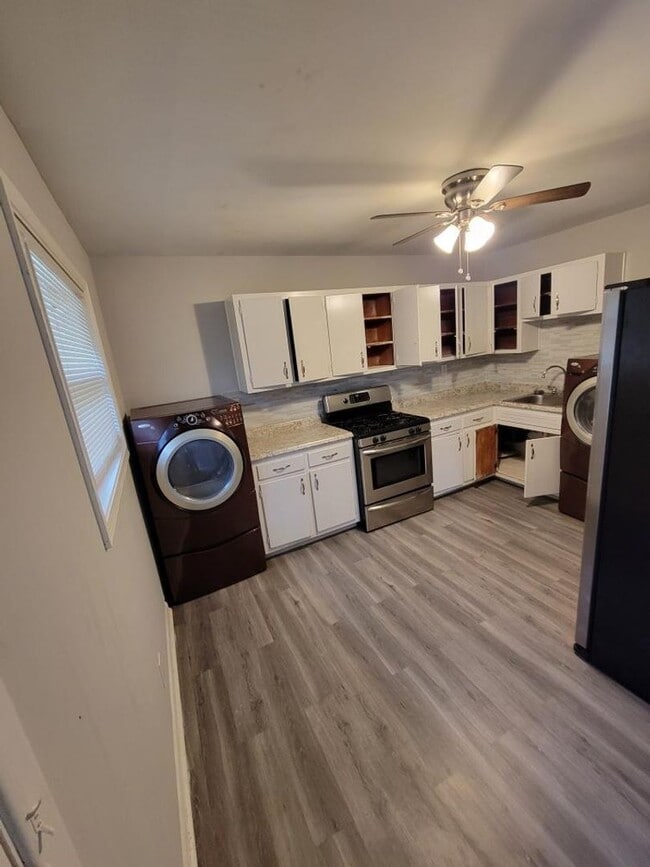 Photo - Jefferson Park Gem (2 Bedroom Available Now) Unit 4