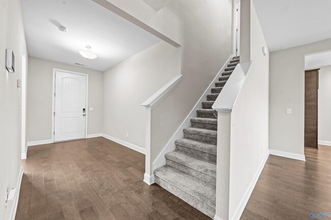 Photo - 104 Erskin Parcus Dr