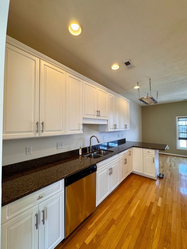 Photo - End Unit Townhome for Rent in Taylor Springs