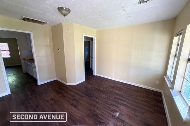 Photo - 3109 Bond St