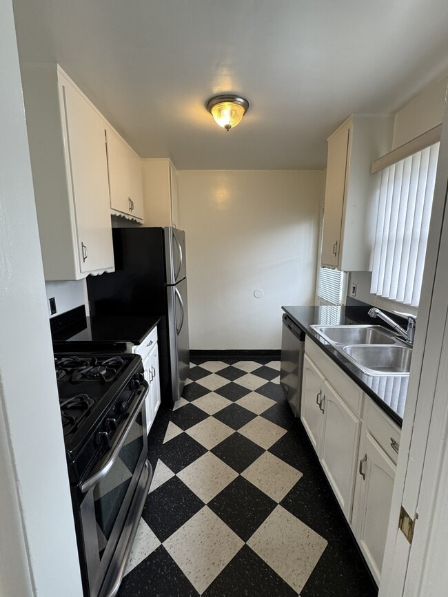 4935-4941 Whitsett Ave