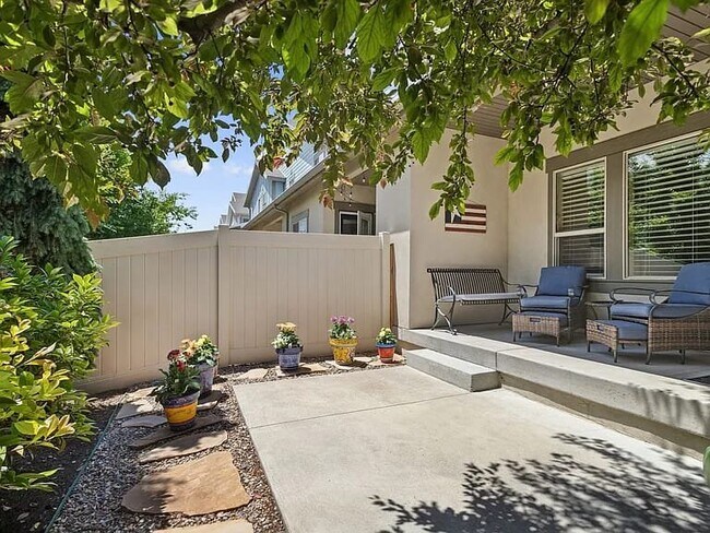 Photo - 833 Cannara Way