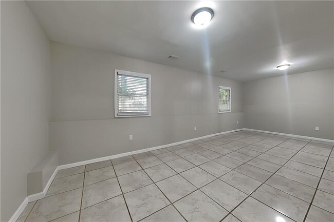 Photo - 2530 Lorne Ct SW