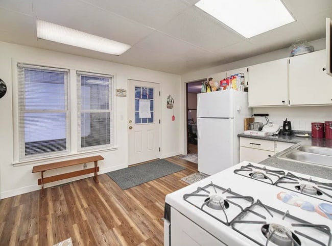 Photo - 720 E Ludington Ave