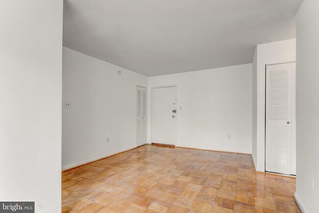Building Photo - 922 24th St NW Unit 504 Rental