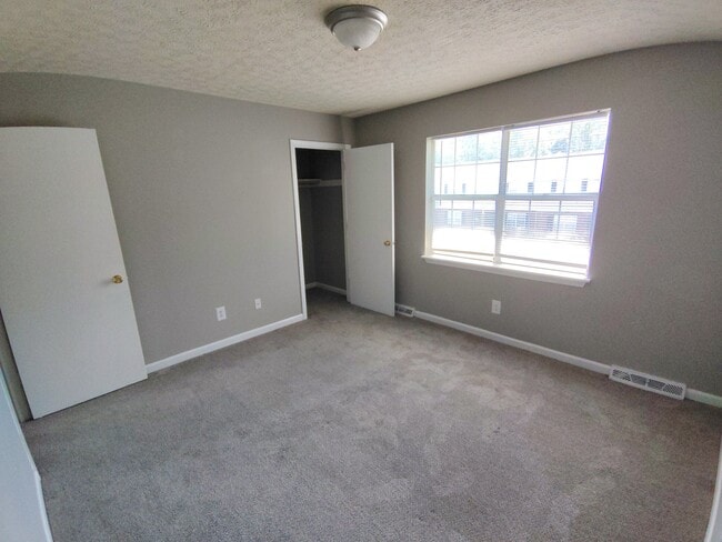 Building Photo - 16 Duiguid Dr