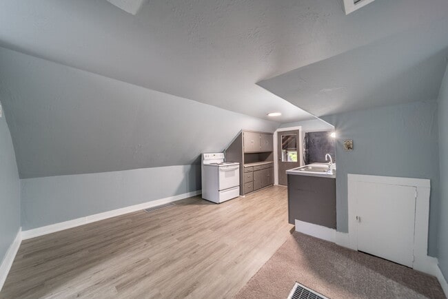 Building Photo - 409 Racine St Unit 409 1/2 Racine St