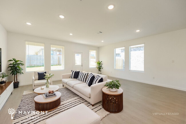 Photo - 2287 Ft Davis Pass