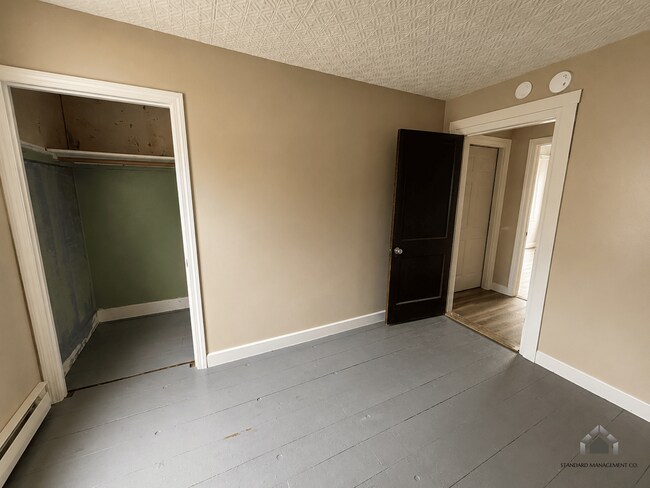 81 Main St Unit 4