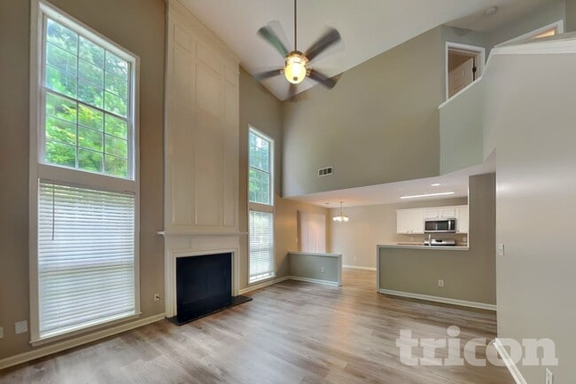 Photo - 411 Yarrow Way