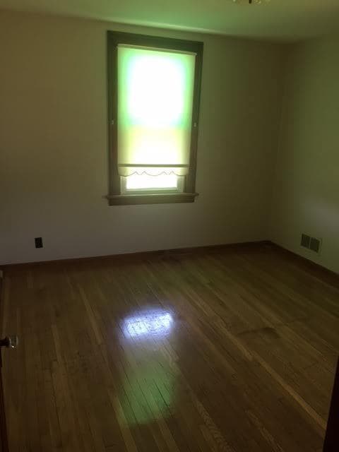 Building Photo - Spacious 2 bed 1 bath just north of Holly Hills and Carondelet Park, carport and large side yard