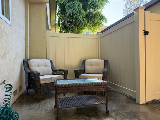 Entrada trasera al patio privado - 11138 Aqua Vista St