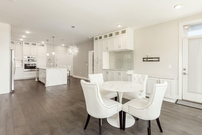 Photo - 751 N 6th St Unidad 204