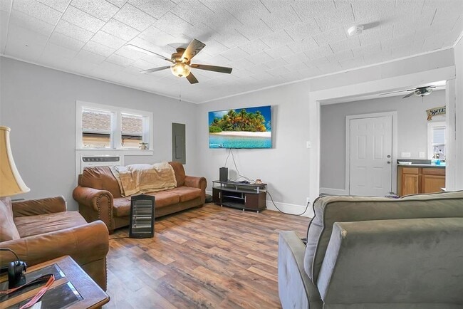 Photo - 510 Peck Ave
