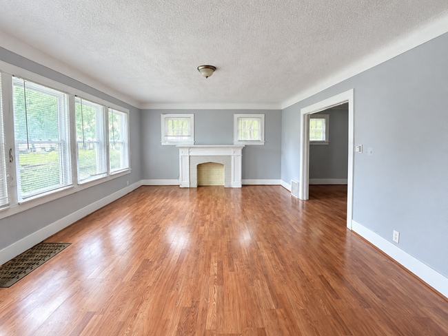 4368 Buckingham
