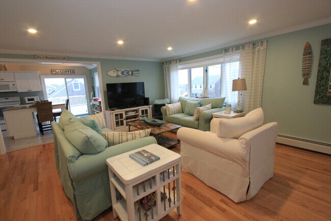 Photo - 32 Tupper Ave