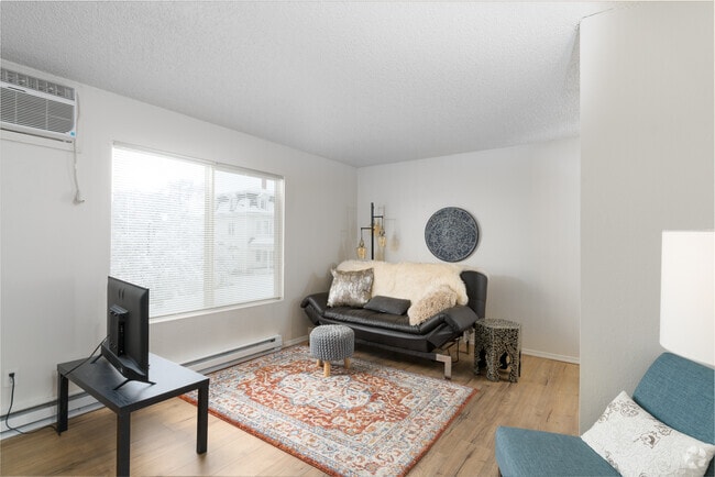 1BR, 1BA - 650SF - Living Room