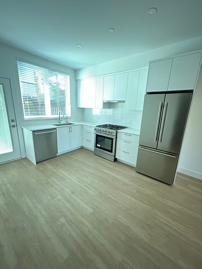 Building Photo - 240 4th St W