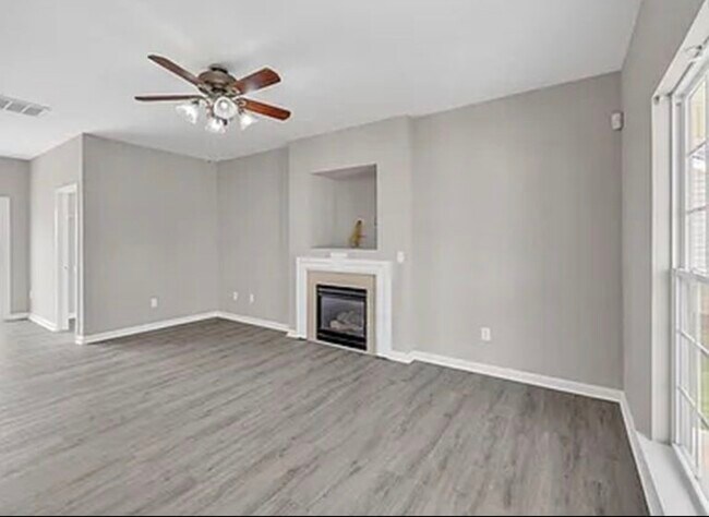 Photo - 712 E Camelton Dr