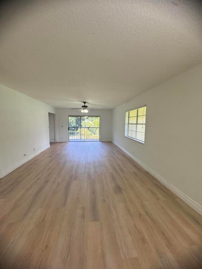 Building Photo - 2965 SW 22nd Ave Unit 208 Rental