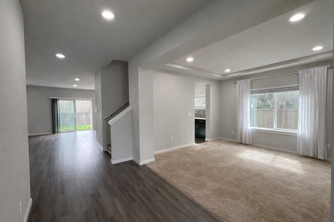 Photo - Spacious 4-Bedroom Home with Balcony and Fenced Yard in Marysville