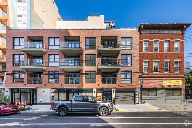 Photo - 39-04 29th St