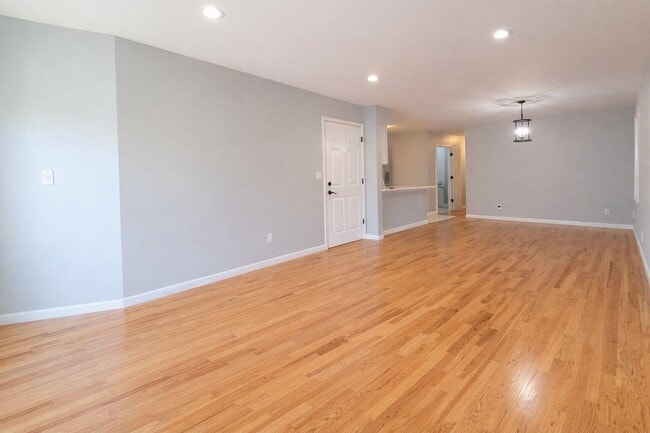 Photo - 11-13-13 Wallis Ave Unit 1