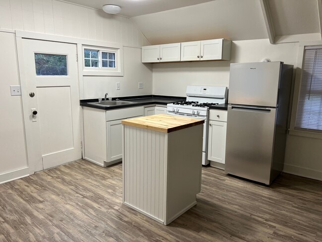 Photo - 826 Dryden Rd Unit #4