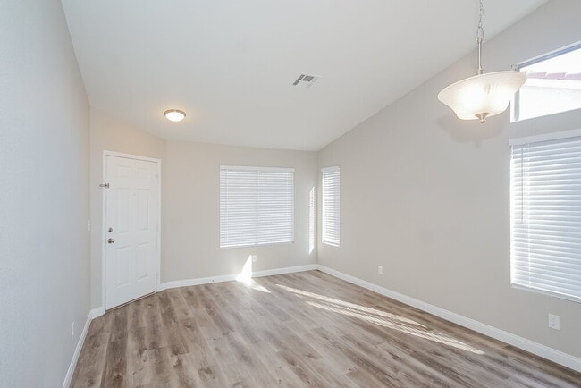 Photo - 707 Heritage Point Dr