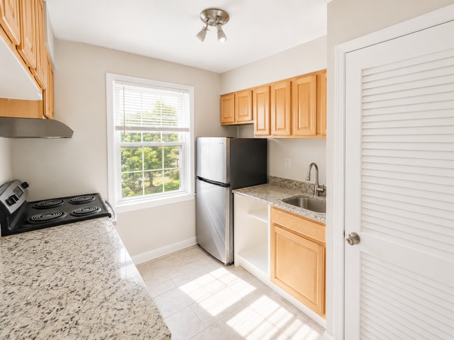 Building Photo - 2026 Move-In Special – $500 LEASE SIGNING BONUS!! Bright & Spacious 2BR Apartment in Southeast DC...