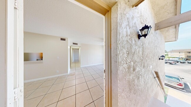 Photo - 1830 Abbey Rd Unit 204