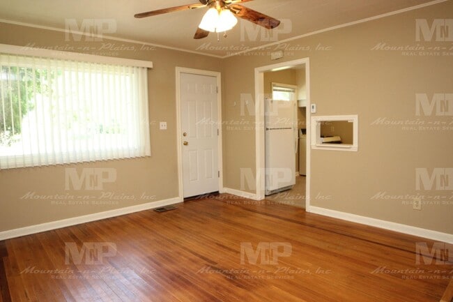 Photo - 230 N Whitcomb St