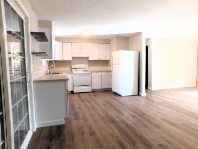Photo - Beautiful 4 Bedroom, 1-1/2 Bathroom Home W...