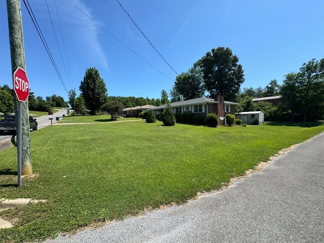 Photo - 901 4th Ave NE