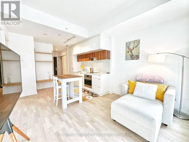 Photo - 185 Roehampton Ave Unité 207